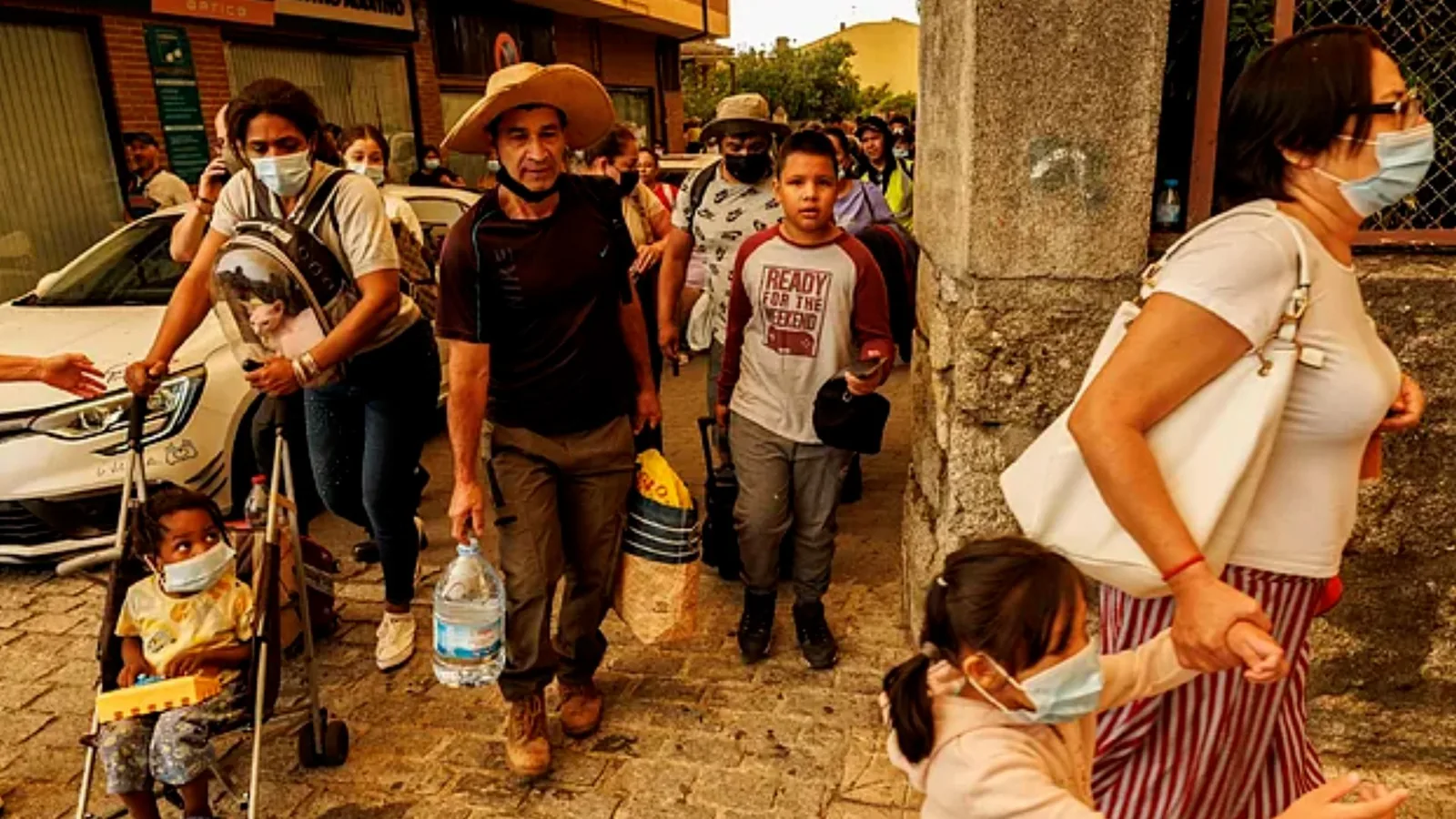 The eviction of Sotillo de la Adrada in first person: "Nothing is going to happen, the Virgen de los Remedios is with us"