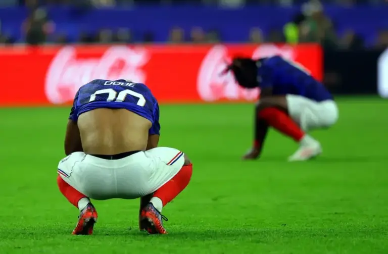 Doué, dejected after the final whistle, Monday in Dallas.