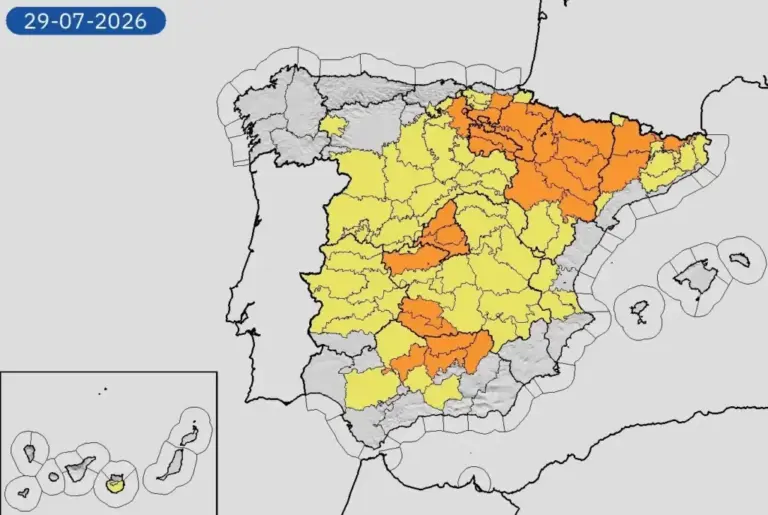 Warnings for high temperatures expected for Wednesday, the first day of the heat wave.