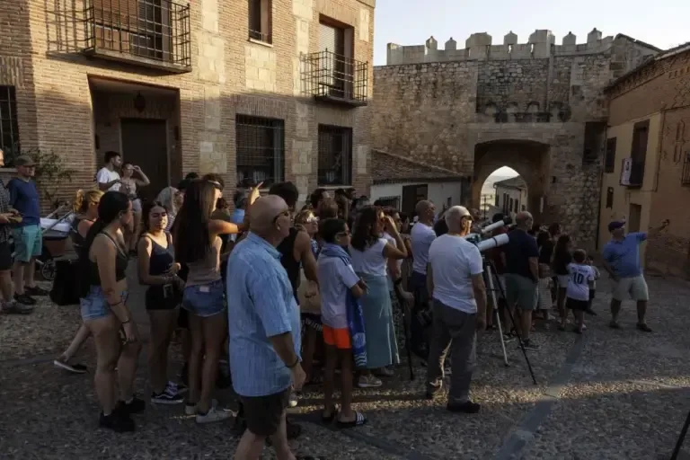 Preparations in the municipality of Hita for the solar eclipse.