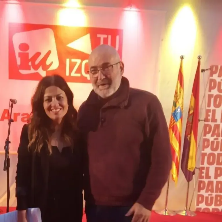 Javier Sánchez, con Sira Rego, en un acto electoral en Zaragoza en 2019.
