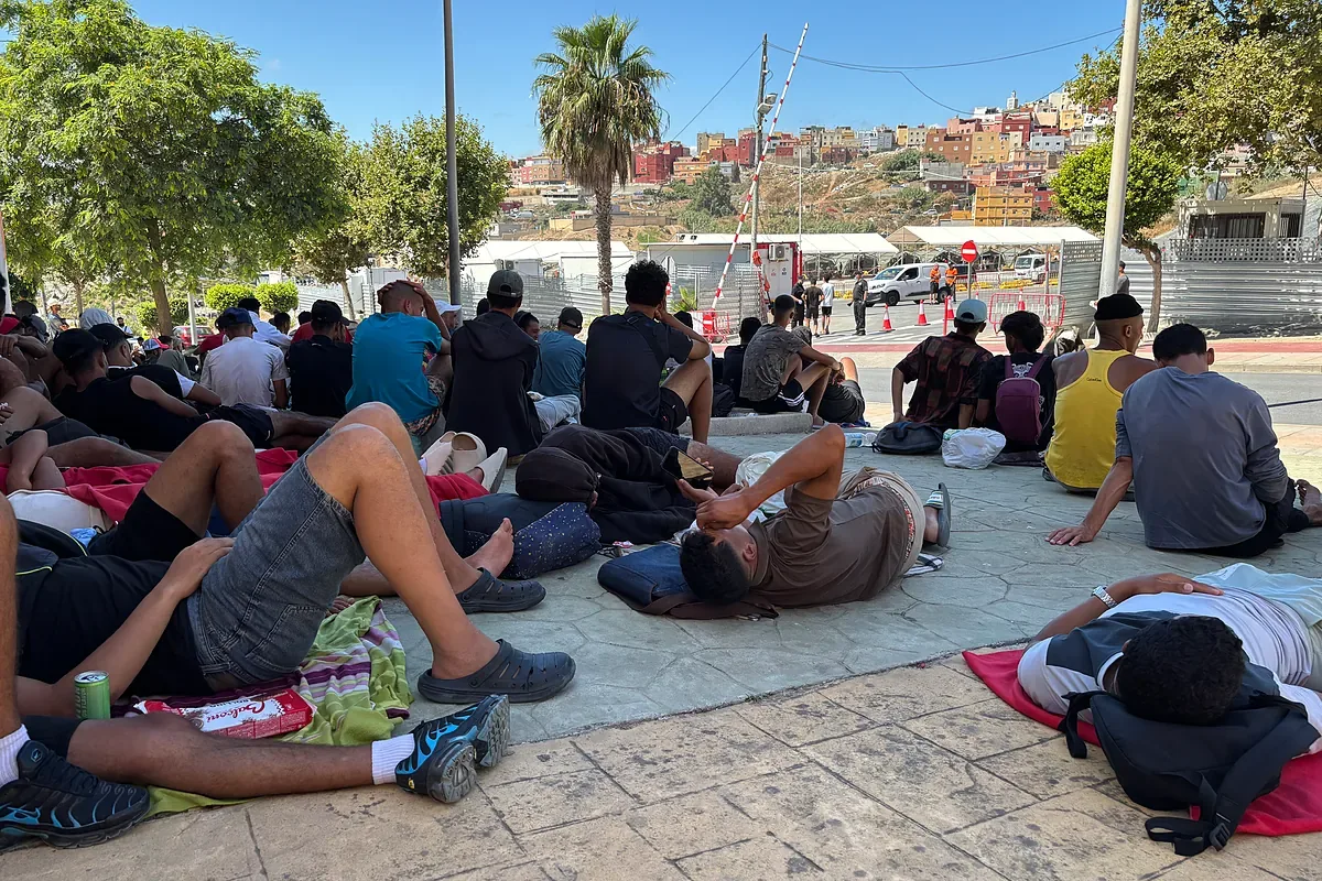 The voices of the neighborhoods of Ceuta that "are neither left nor right" warn that "children lose their childhood this way"