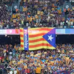 The Camp Nou fills with esteladas like in the most heated moments of the 'procés'