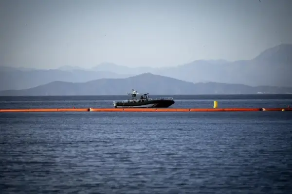 Marlaska was delayed with the floating wall in Ceuta and the Government resolves the crisis without accountability: "These things happen"