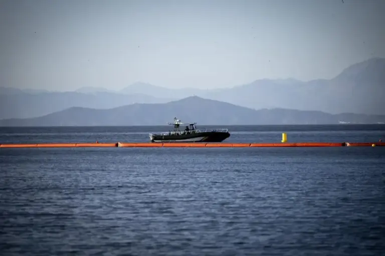 Marlaska was delayed with the floating wall in Ceuta and the Government resolves the crisis without accountability: "These things happen"