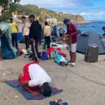 Like the cat and mouse in Ceuta: the Police evict Trampolín again and the migrants occupy the beach again