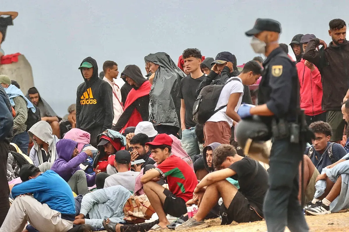 The Government diverts attention towards the King with the uncontrolled Ceuta crisis and IU says that he is "already taking too long" to call Mohamed VI