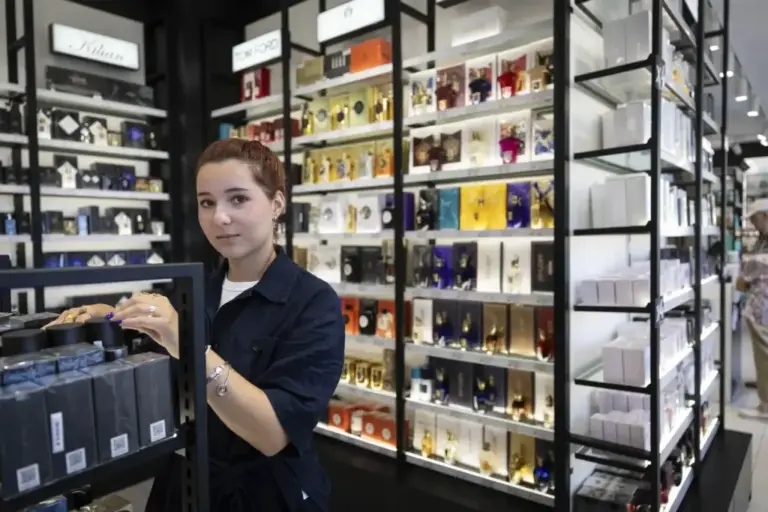 Salesperson at a perfumery in the city of Ceuta