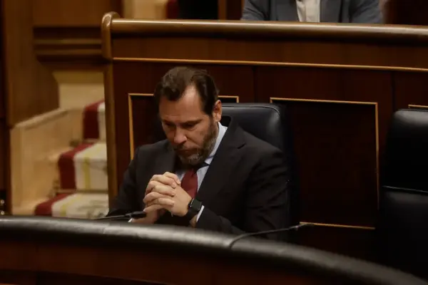 The Government resigns itself to the French door slam to Renfe amid the railway network crisis: 13 years of blockage, clashes with Puente, and an asymmetric liberalization