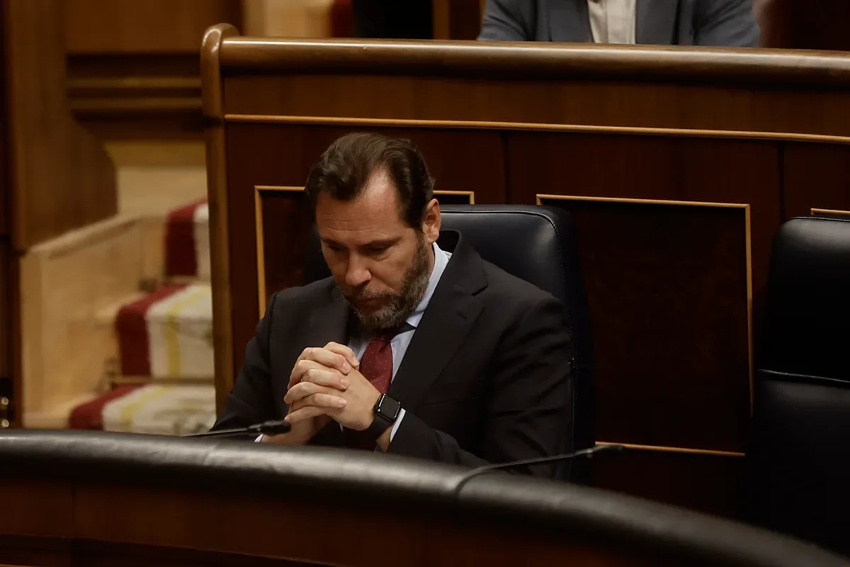 The Government resigns itself to the French door slam to Renfe amid the railway network crisis: 13 years of blockage, clashes with Puente, and an asymmetric liberalization