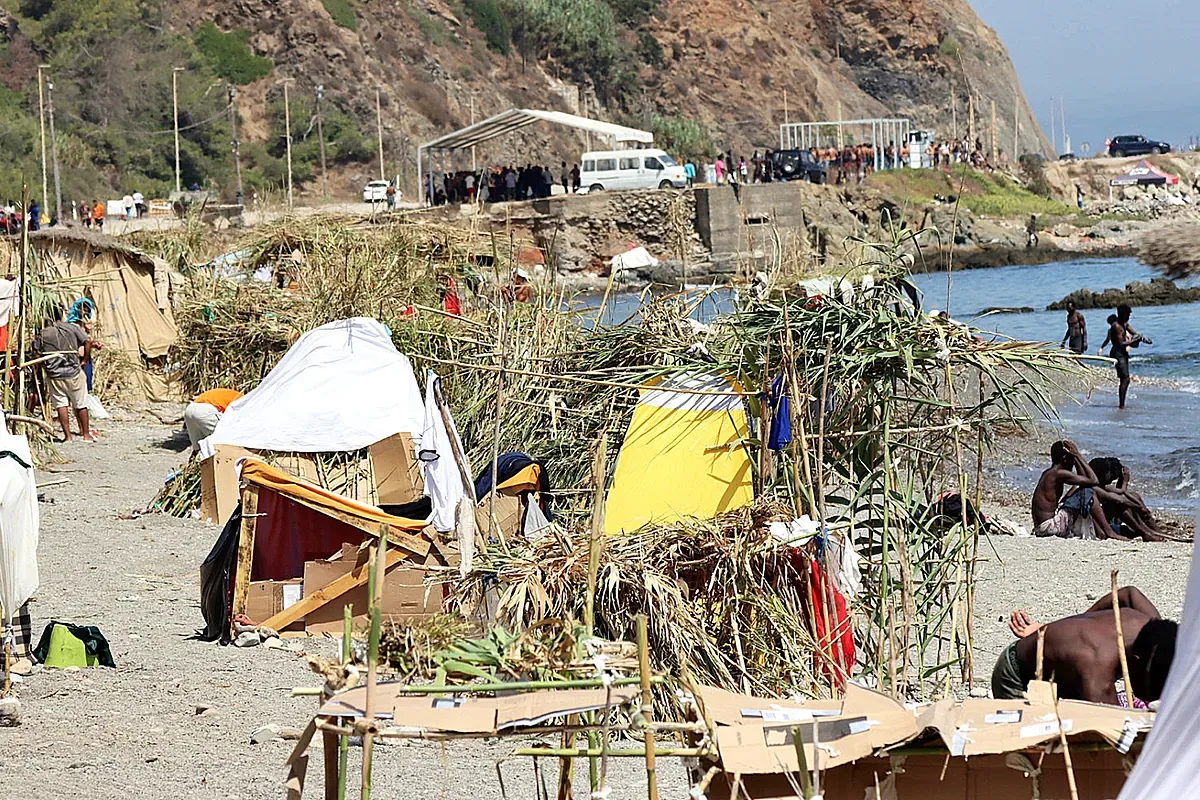The Government now denies the "reception" of migrants and promises a tough stance to Europe