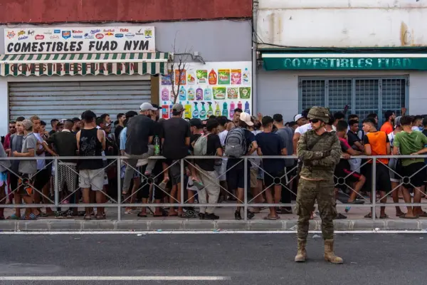 Felipe VI recalls that the State "must ensure the safety of citizens" and expresses his "outrage" at the arrival of Moroccans swimming to Ceuta