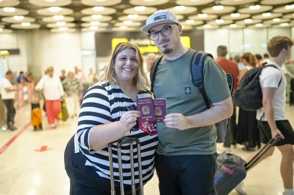 First travelers from Italy affected by controls at Barajas after the clash between Sánchez and Meloni: "It's ridiculous, only for political reasons"