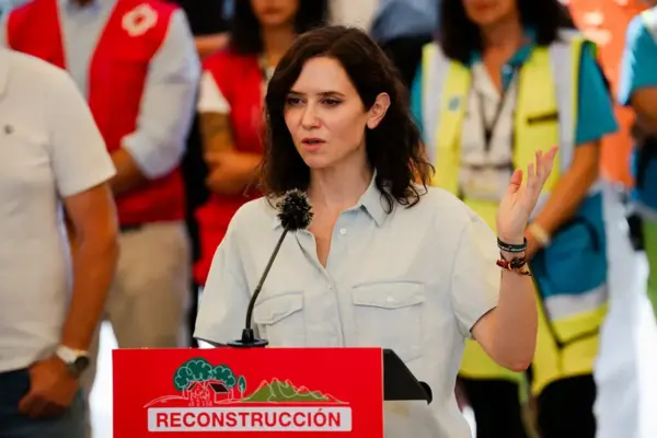 Ayuso joins a last-minute meeting with mayors and defends herself about the 6.3 million penthouse: "Points are linked that have nothing to do with each other to cause harm"