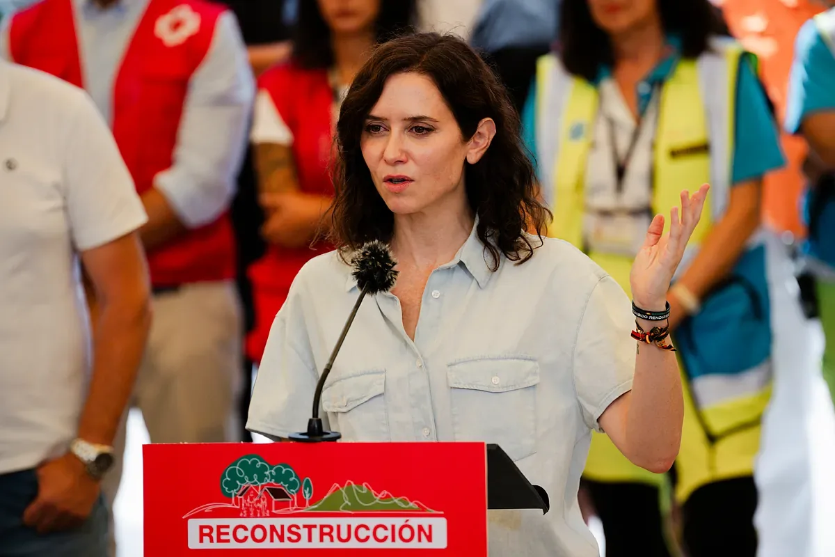 Ayuso joins a last-minute meeting with mayors and defends herself about the 6.3 million penthouse: "Points are linked that have nothing to do with each other to cause harm"