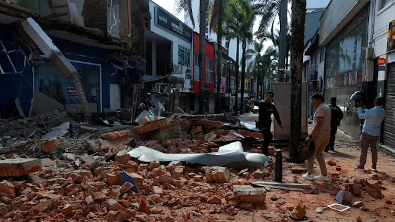 Direct witness from Manizales: "The city is completely collapsed, most of the buildings are almost in ruins"
