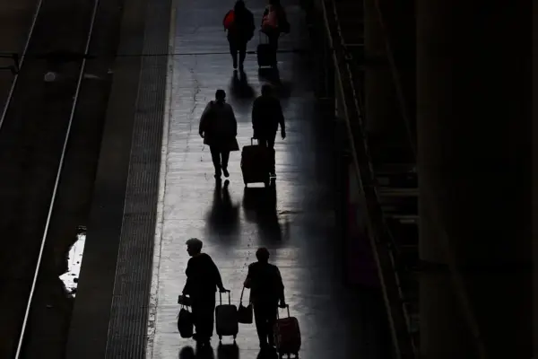 The Adamuz crisis punishes high speed, which loses travelers seven months after the accident