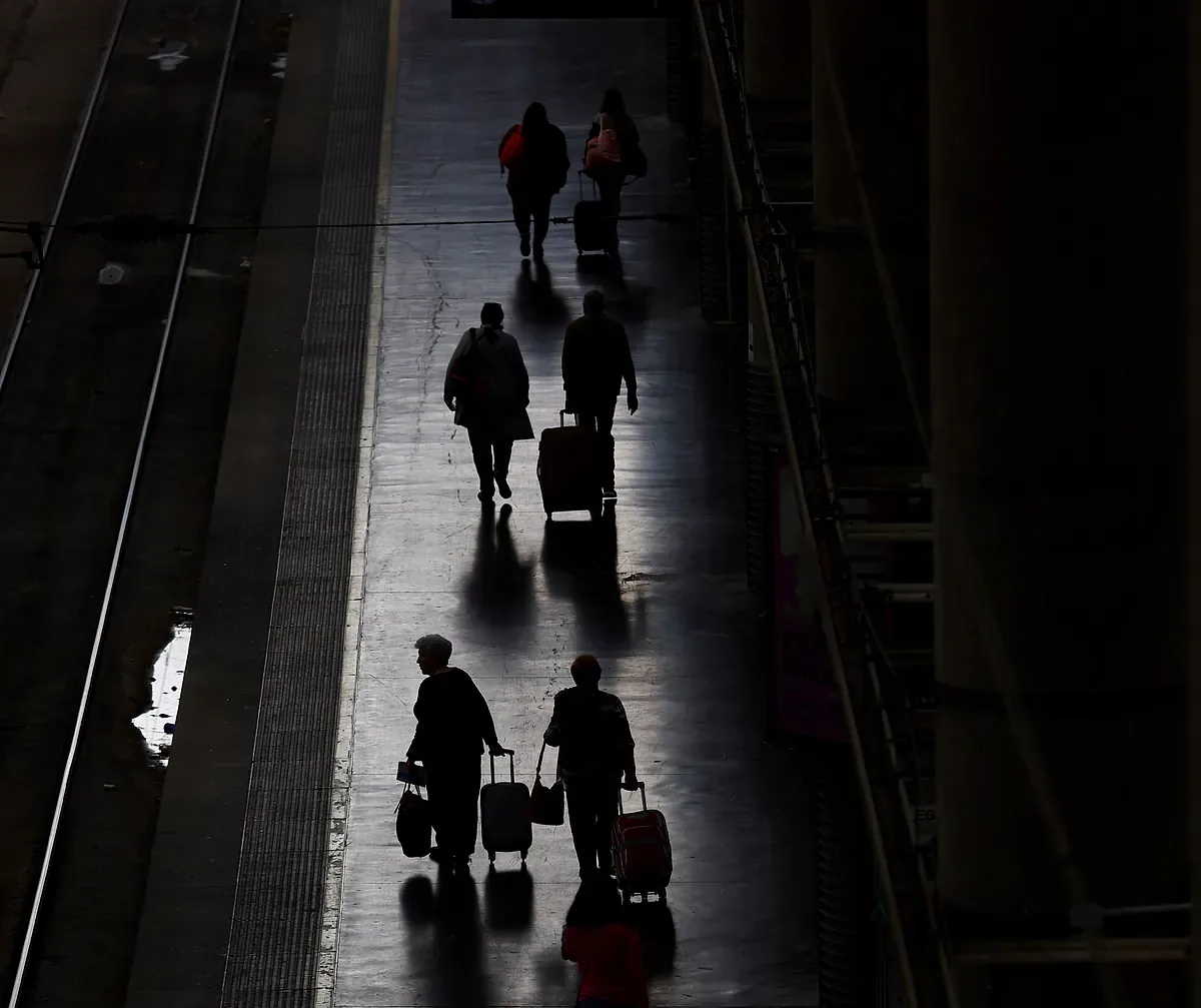 The Adamuz crisis punishes high speed, which loses travelers seven months after the accident