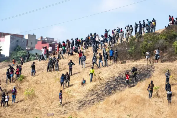 From Moroccan paranoia to Spanish sluggishness in just 7,199 steps: this is how the "threat" of 15-A is experienced on both sides of the Ceuta border