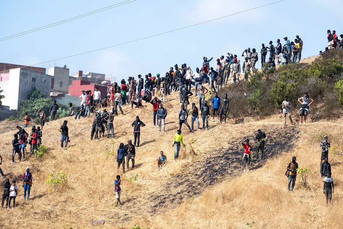 From Moroccan paranoia to Spanish sluggishness in just 7,199 steps: this is how the "threat" of 15-A is experienced on both sides of the Ceuta border