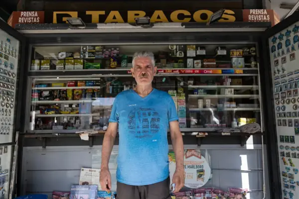 The worst August for Ceuta's merchants: "I had to take out an iron bar to protect my store"