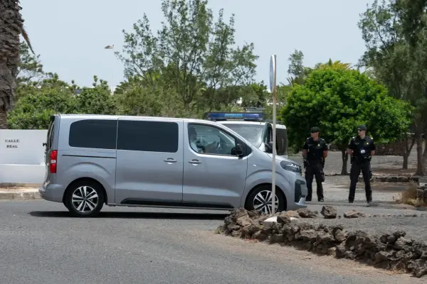 Sánchez begins the summer vacation with his family at the official residence of La Mareta in Costa Teguise (Lanzarote)