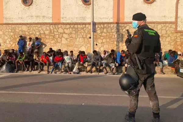 The Government on alert over the gain for Vox from the crisis in Ceuta: Abascal already surged in the polls after the announcement of migrant regularization