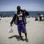 The drama of Mussa among hundreds of Africans stranded on Trampolín beach: "My four friends died trying to cross"