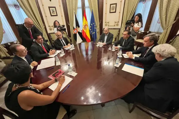 Albares justifies Morocco's actions in the crisis from Ceuta and promises: "Every last person will return to Morocco, which has not asked for anything in return"