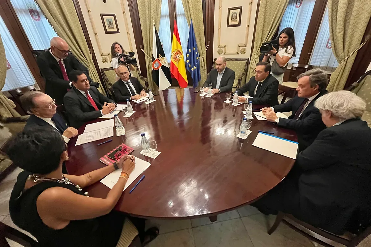 Albares justifies Morocco's actions in the crisis from Ceuta and promises: "Every last person will return to Morocco, which has not asked for anything in return"