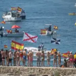 Ceuta bids farewell with cheers and Spanish flags to the 60 boats of the solidarity flotilla