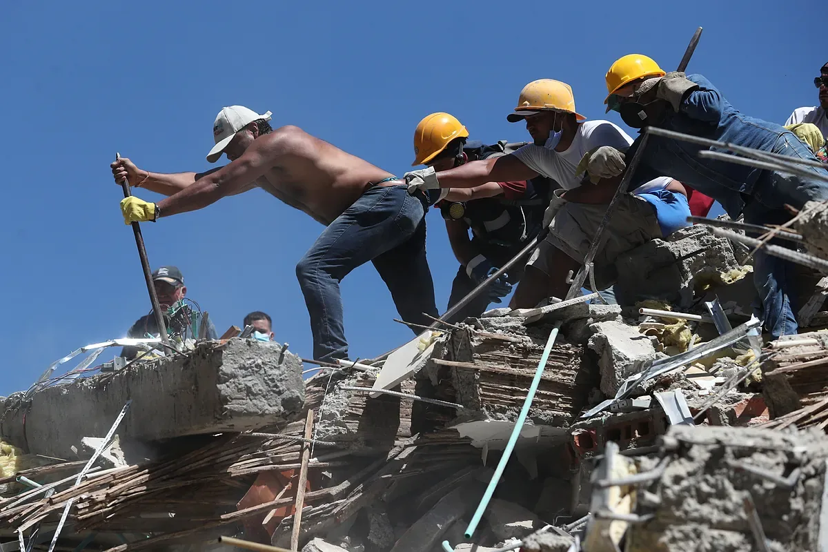From tragedy to miracle in the Colombia earthquake: several minors die and a baby survives alongside his mother