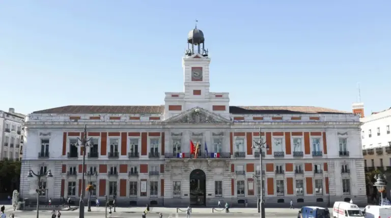 La Real Casa de Correos, en Sol, comienza su reforma.