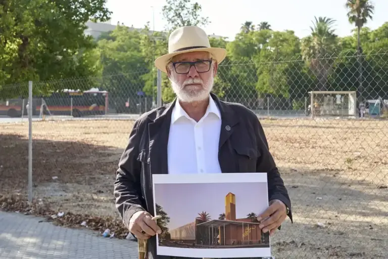 Jalid Nieto shows a recreation of the future mosque next to the plot where it will be built, in Polígono Sur.