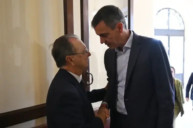 The President of the Government, Pedro Sánchez greets the President of Ceuta, Juan José Vivas