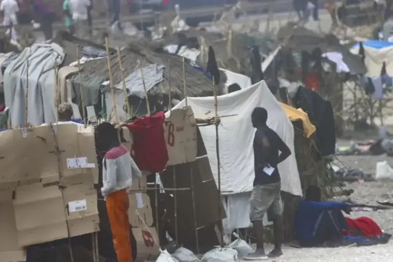 Shanties on the Ceuta beach of Trampolín.