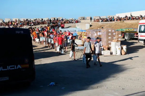 Feijóo calls to confine Ceuta due to "health risk" and the Minister of Health dismisses it as "unjustified" and "excessive"