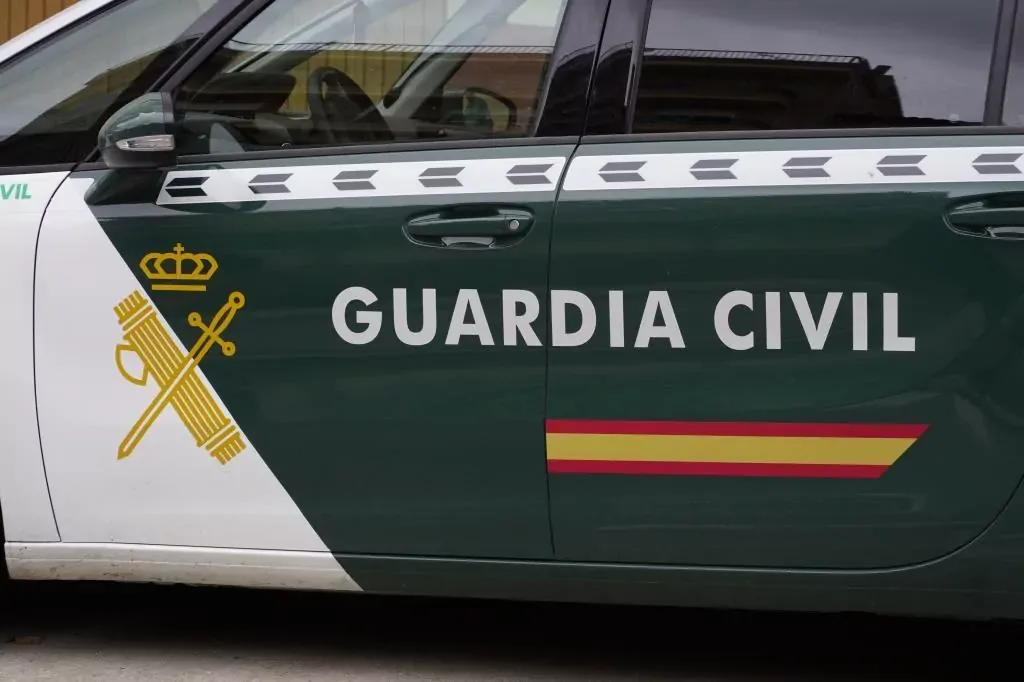 Un padre conduce 140 km hasta que la Guardia Civil le alerta de que su hijo de diez años se le ha olvidado en una gasolinera de Cáceres