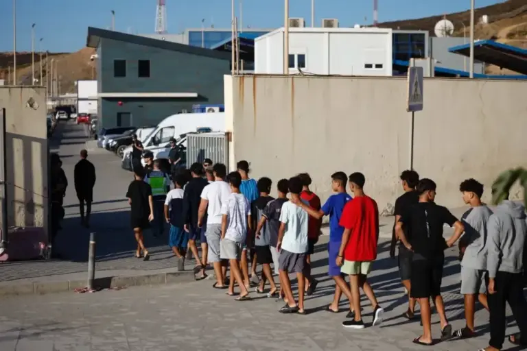 Entry of immigrants to Ceuta from Morocco, live | Marlaska raises to 72,000 the number of immigrants who entered Ceuta from Morocco