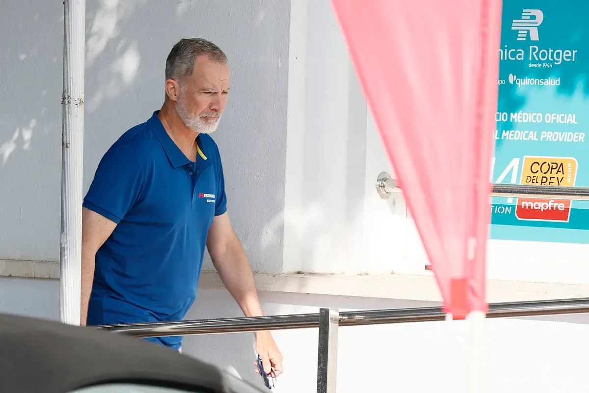 Felipe VI will receive the president of Ceuta tomorrow at Marivent to show the Crown's support after the mass crossing of people by swimming