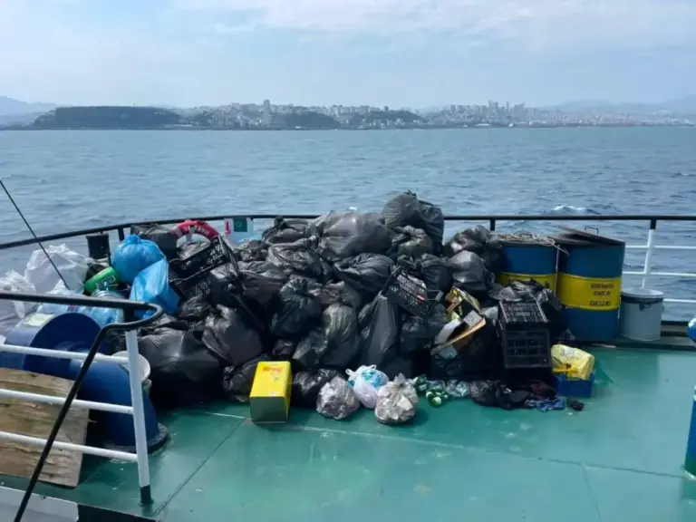 The unhealthy state of the cargo ship while anchored in the Turkish city of Samsun.