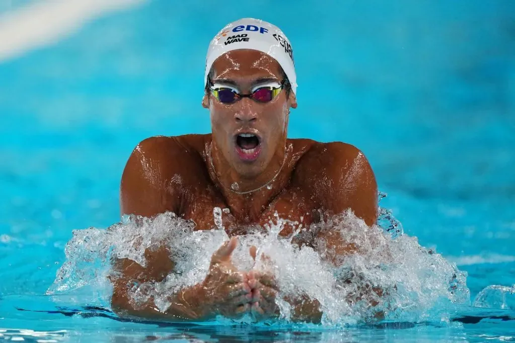 Hugo González wins silver in the 200 individual medley and Laura Cabanes bronze in the 200 butterfly at the European Championships in Paris