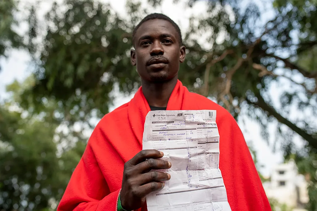 The odyssey of Sudanese who cross Africa to reach Europe by swimming through Ceuta: their child soldiers are trained by Colombian paramilitaries