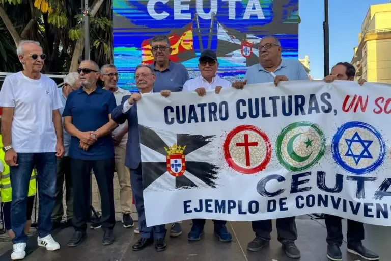 The president of Ceuta, Juan Jesús Vivas, with representatives of the four cultures of the city, on Sunday.