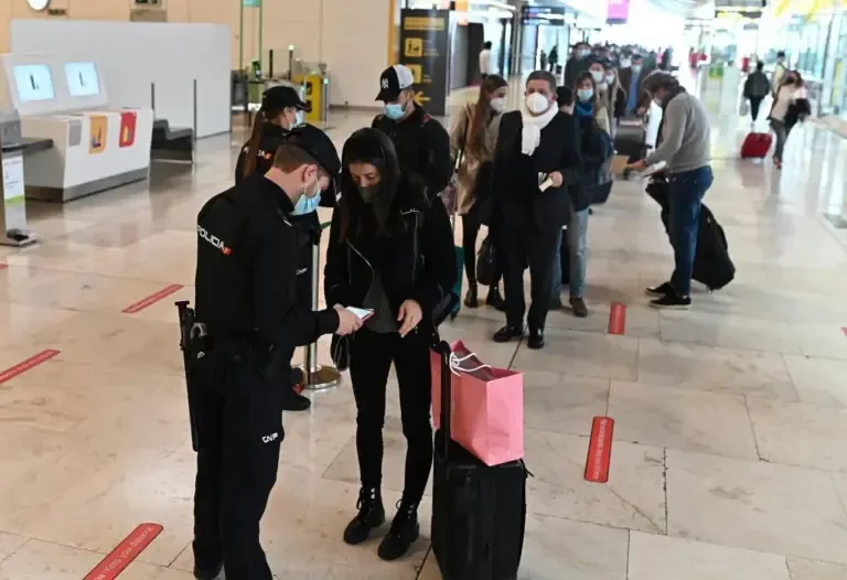 Passport control at Barajas, in 2020.