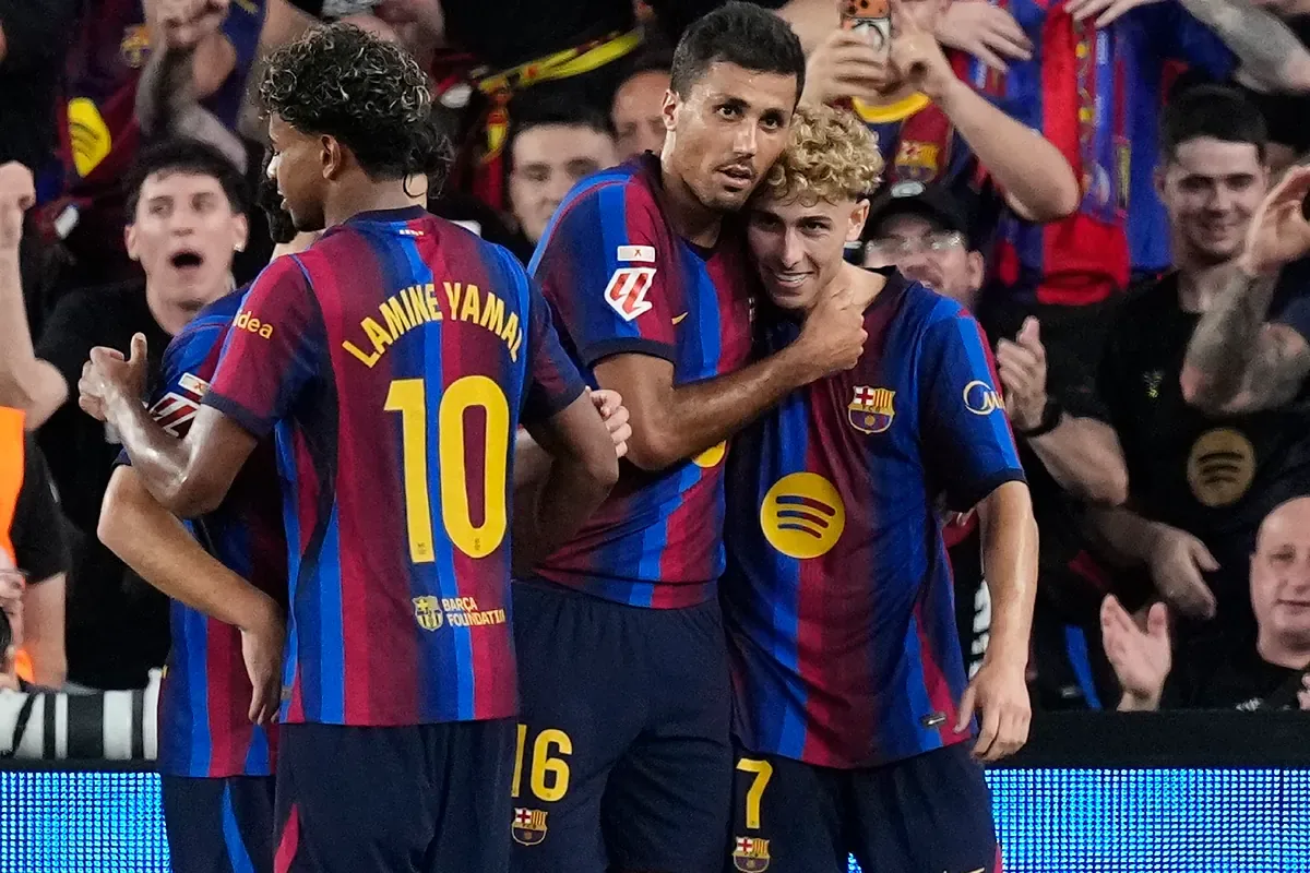 Raphinha y Fermín se disfrazan de '9' para vencer a un Athletic que se agarró a Unai Simón