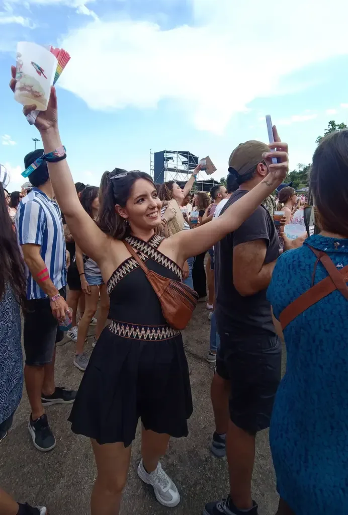 Irene Nadal. 33 years old. Average of eight festivals a year. Favorites: Muwi La Rioja Music Fest, SanSan. Genres: indie-rock, salsa, funk, hip-hop, some reggaeton.