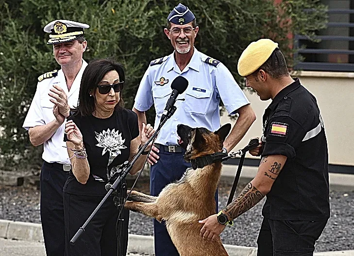 Defense Minister Margarita Robles on Monday during her visit to Zaragoza Air Base.