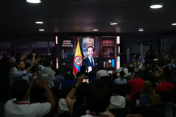 Abelardo de la Espriella initiates the turn to the right in Colombia