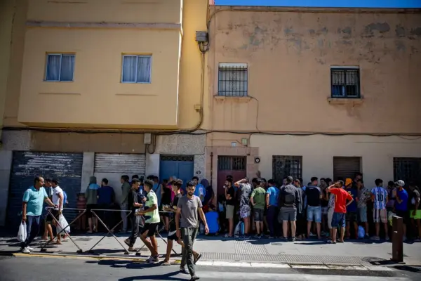 Entry of immigrants to Ceuta from Morocco, live | Vivas conveys to Prohens the "serious situation" that Ceuta is going through after the migratory crisis and asks Europe for "protection"